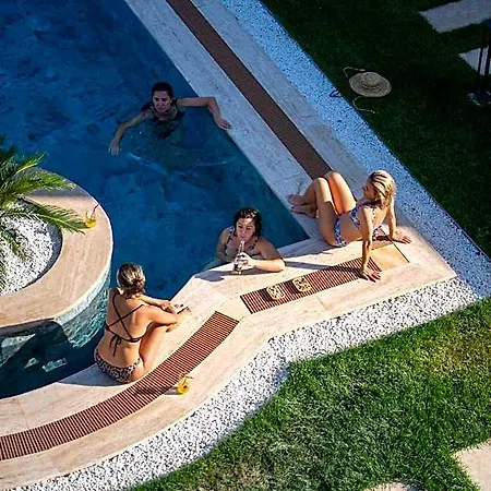 Hane Cunda Hotel
